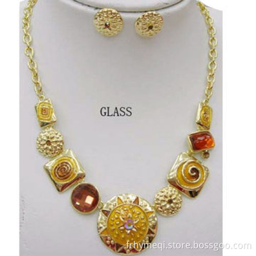 Fashionable Necklace and Earring Set with Gold Plating